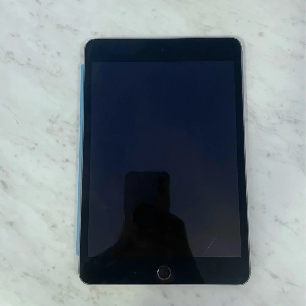 iPad Mini - model 2133 - Picture 3 of 5